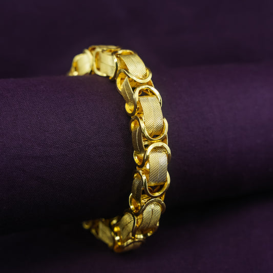 Classic Cuban Link Bracelet with Signature Accent