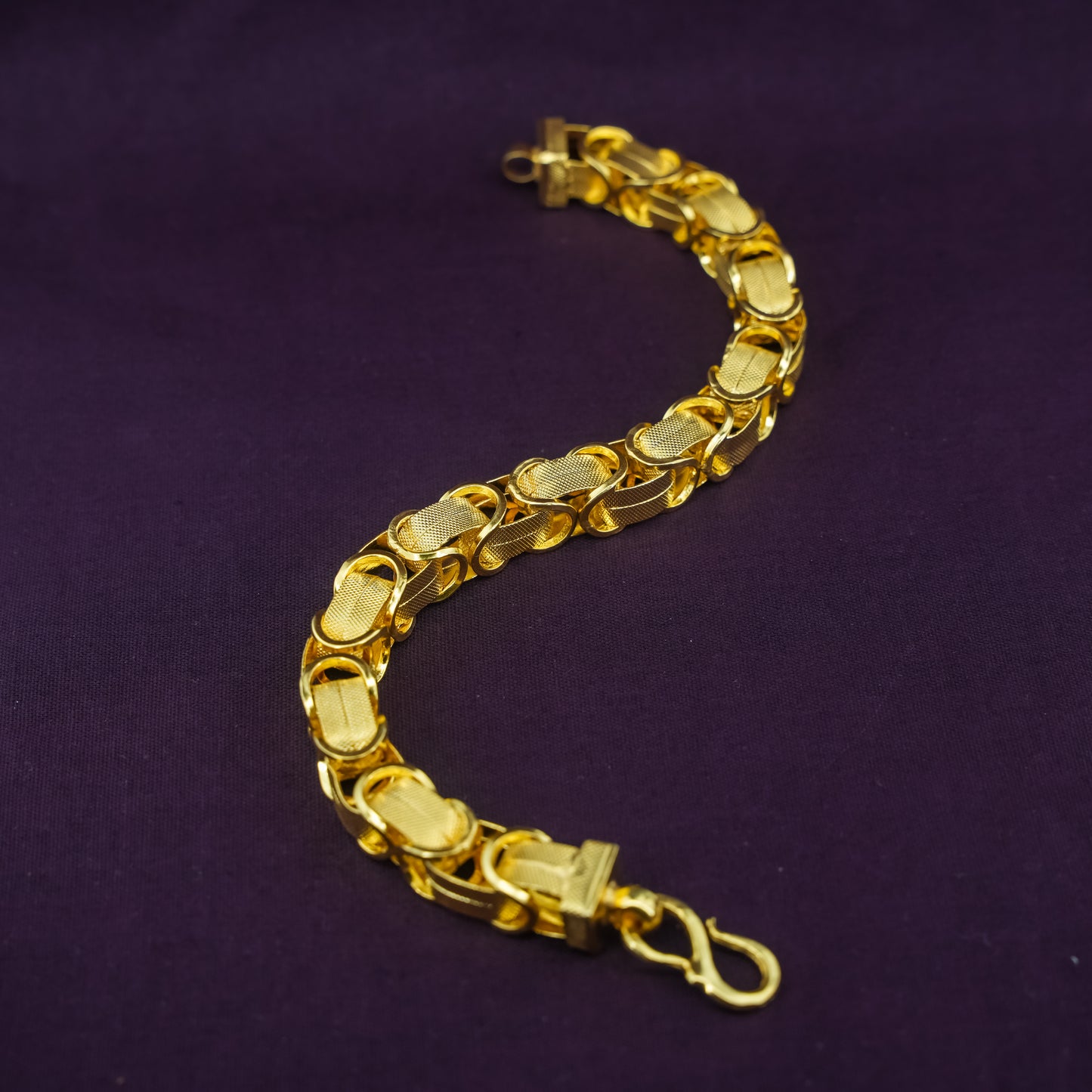 Classic Cuban Link Bracelet with Signature Accent
