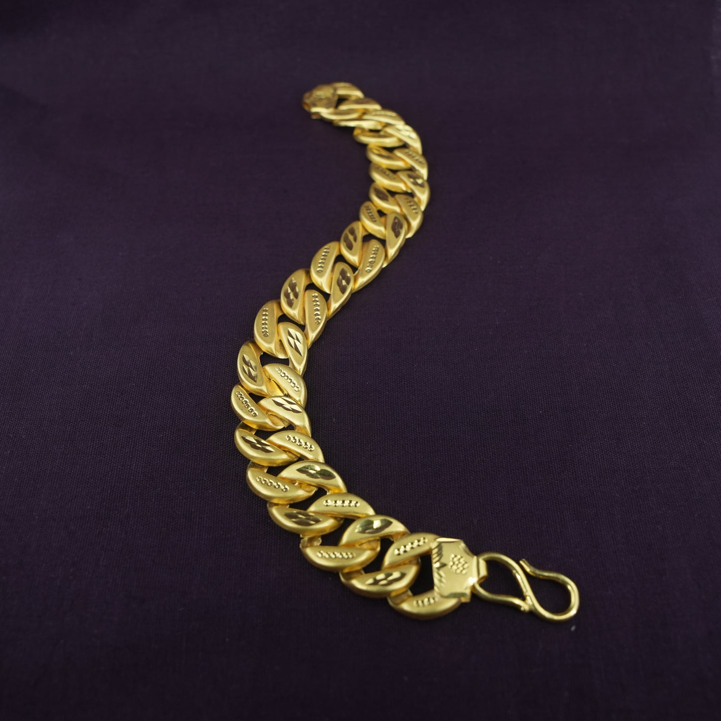 Golden Leaf Link Bracelet