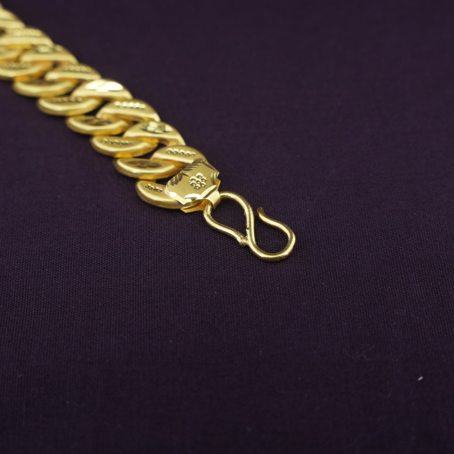 Golden Leaf Link Bracelet