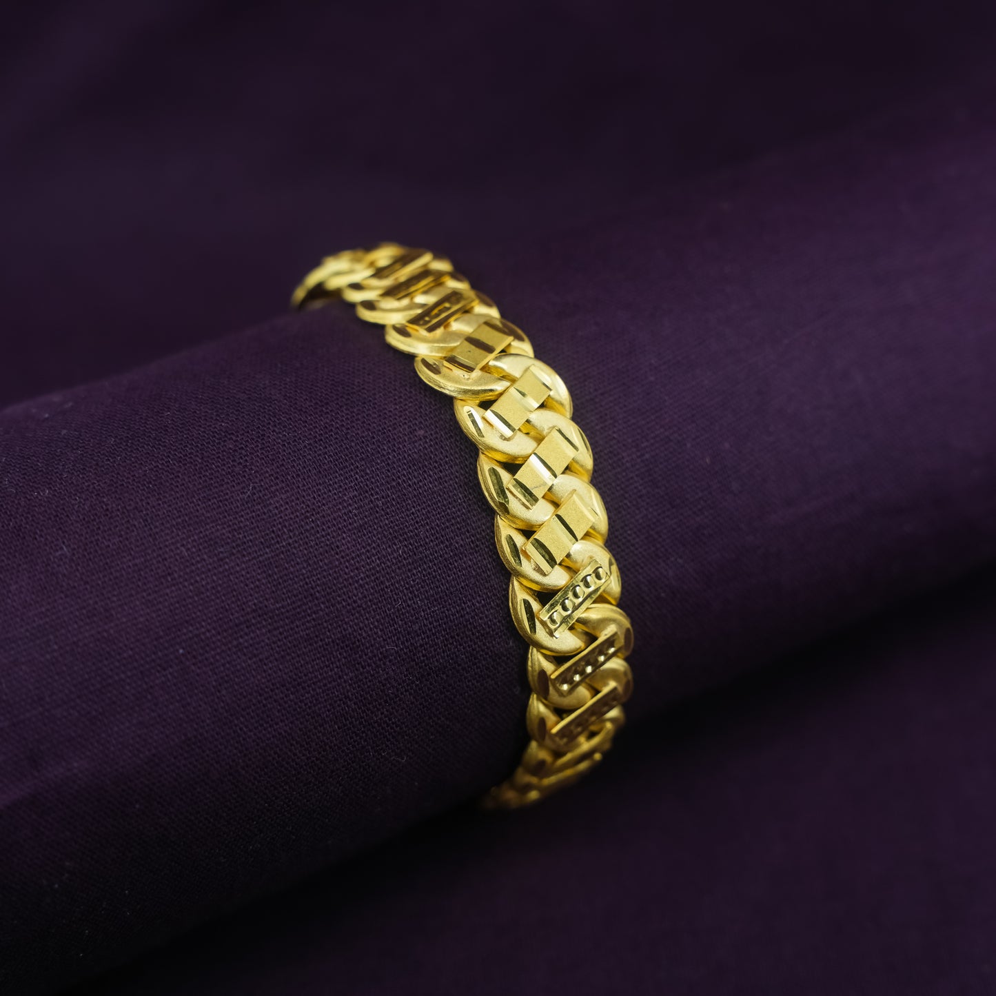 Classic Cuban Link Bracelet with Signature Accent