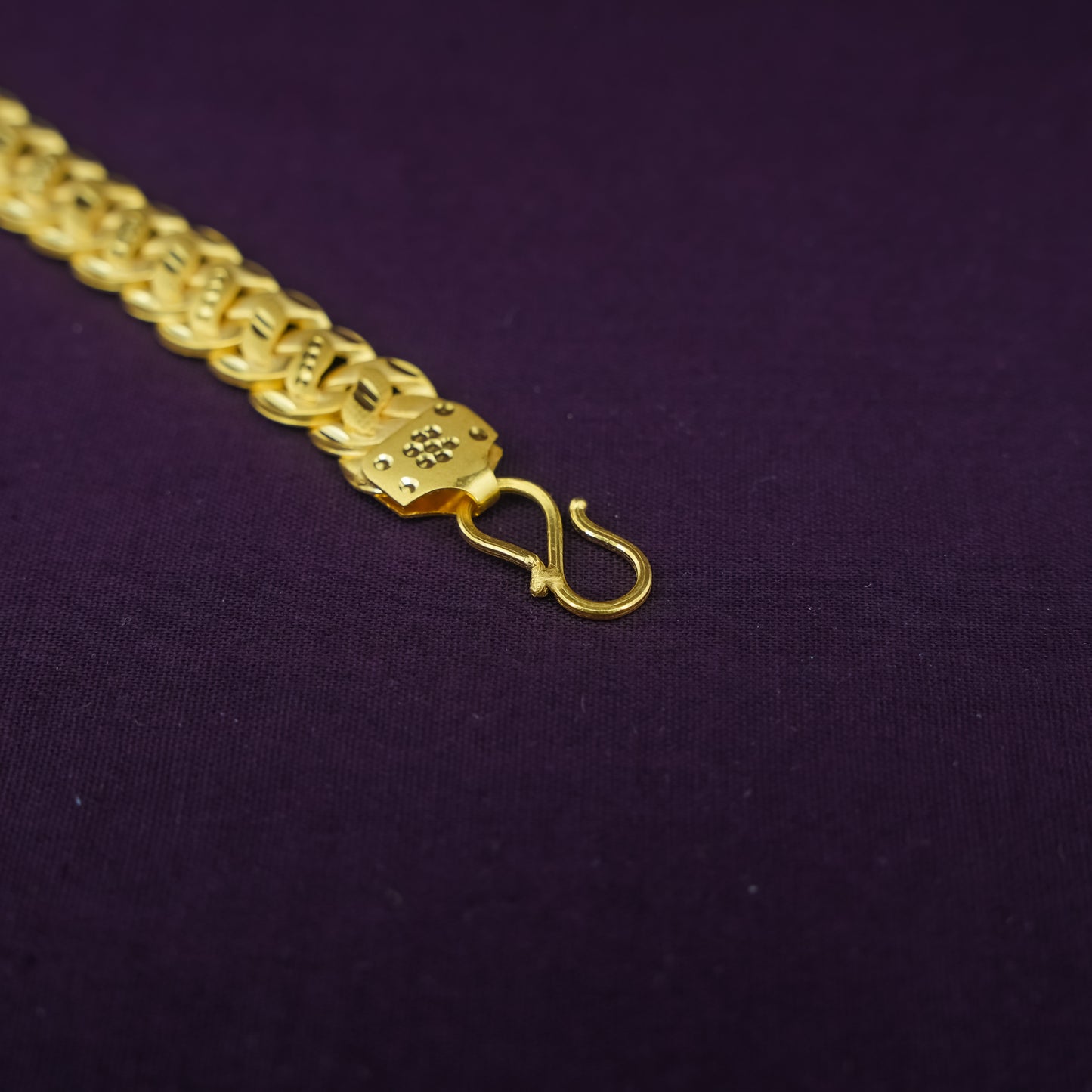 Classic Cuban Link Bracelet with Signature Accent