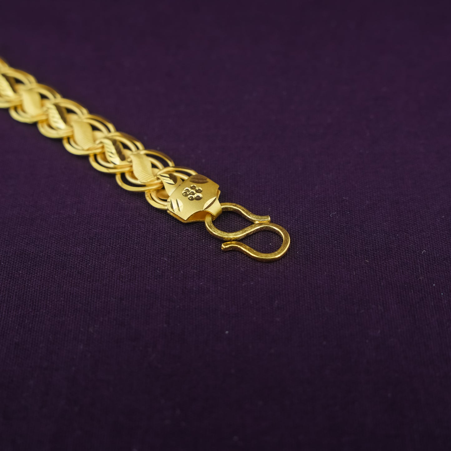 Twisted Elegance Gold Bracelet